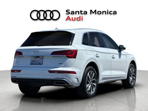 Used 2023 Audi Q5 2.0T Premium w/ Convenience Package AWD/4WD image 2