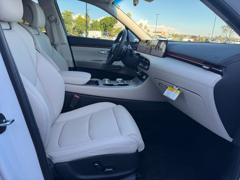 Used 2026 Genesis GV70 2.5T Select image 19