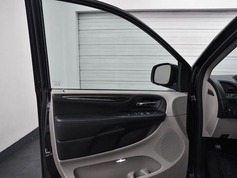 Used 2019 Dodge Grand Caravan SE image 9