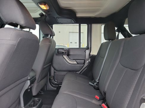 Used 2017 Jeep Wrangler Unlimited Sport w/ Quick Order Package 24S AWD/4WD image 11