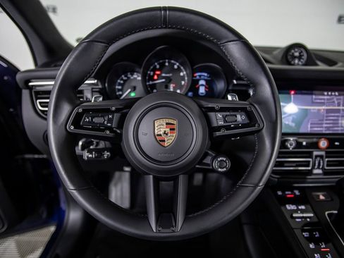 Used 2025 Porsche Macan AWD/4WD image 40