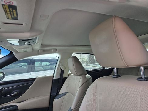 Used 2021 Lexus ES 350 Ultra Luxury w/ Accessory Package 2 image 4