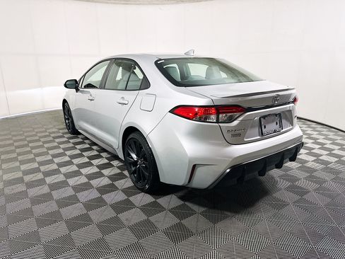 Used 2024 Toyota Corolla SE FWD image 5