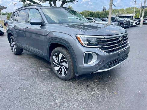 Used 2025 Volkswagen Atlas SE FWD image 8