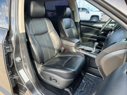 Used 2020 Nissan Pathfinder SL image 25