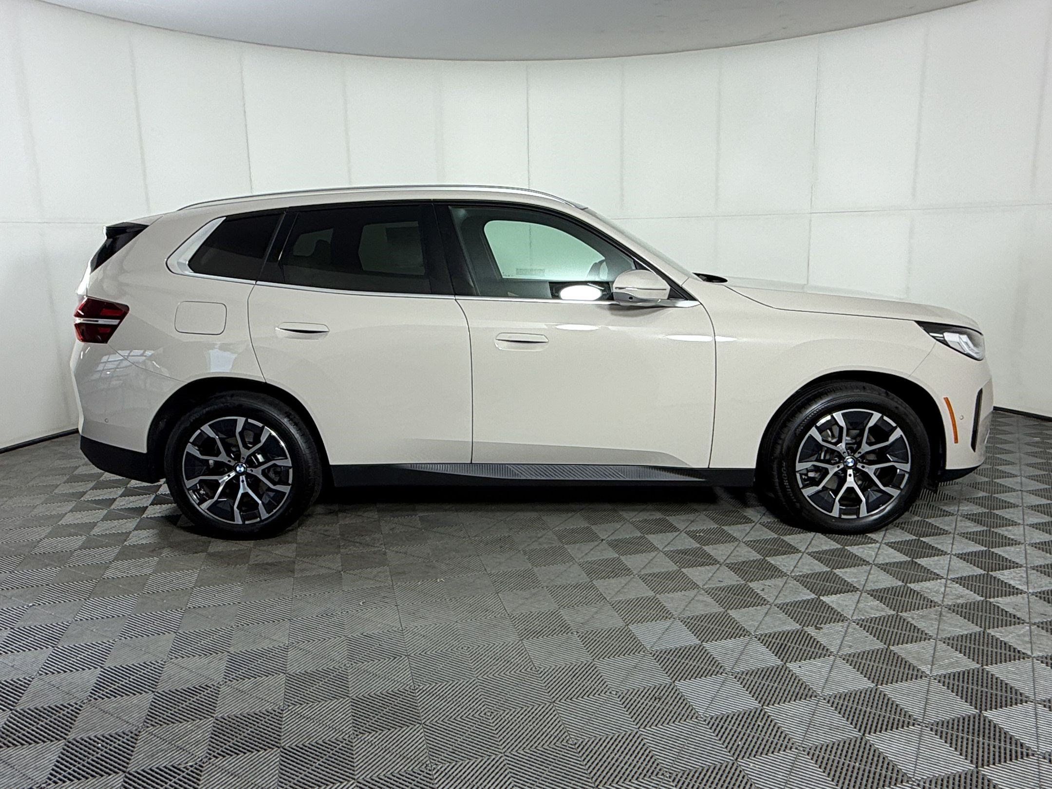 Used 2026 BMW X3 xDrive30i w/ Premium Package AWD/4WD image 8