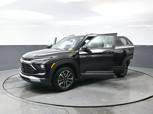 Used 2025 Chevrolet TrailBlazer LT w/ Driver Confidence Package image 55