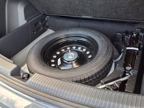 Used 2021 Volkswagen Atlas Cross Sport SE image 29