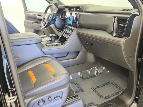 Used 2025 GMC Sierra 1500 AT4 w/ Technology Package AWD/4WD image 36