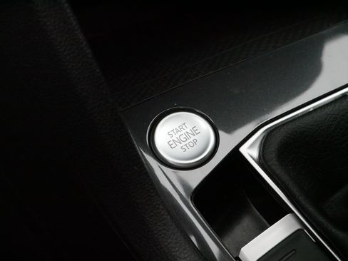 Certified 2022 Volkswagen Tiguan SEL R-Line image 29