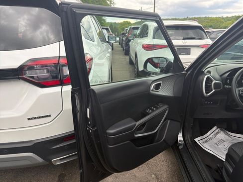 Used 2023 Kia Soul LX w/ LX Technology Package FWD image 14