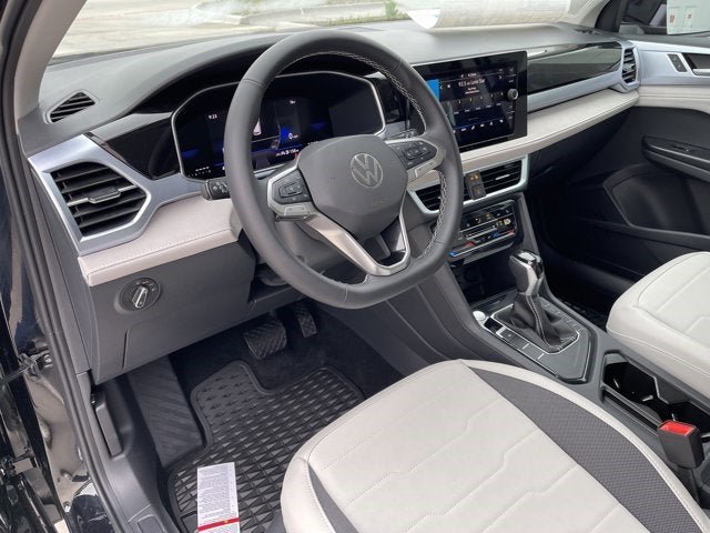 New 2025 Volkswagen Taos SE FWD image 17