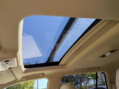 Used 2019 Lexus LX 570 4WD w/ Luxury Package image 19