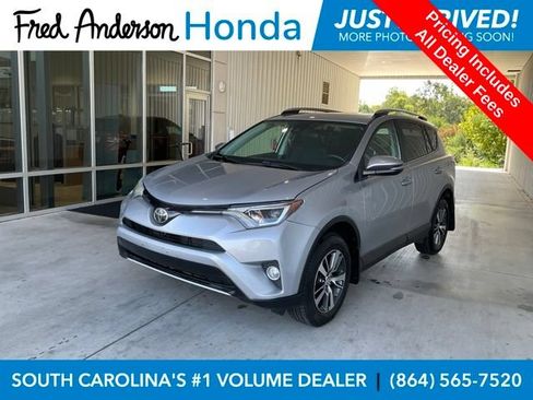 Used 2018 Toyota RAV4 XLE AWD/4WD image 1