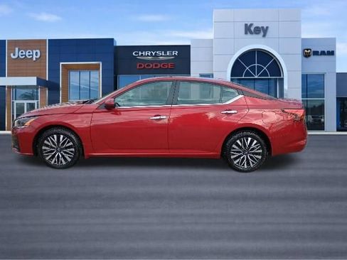 Used 2023 Nissan Altima 2.5 SV AWD/4WD image 2