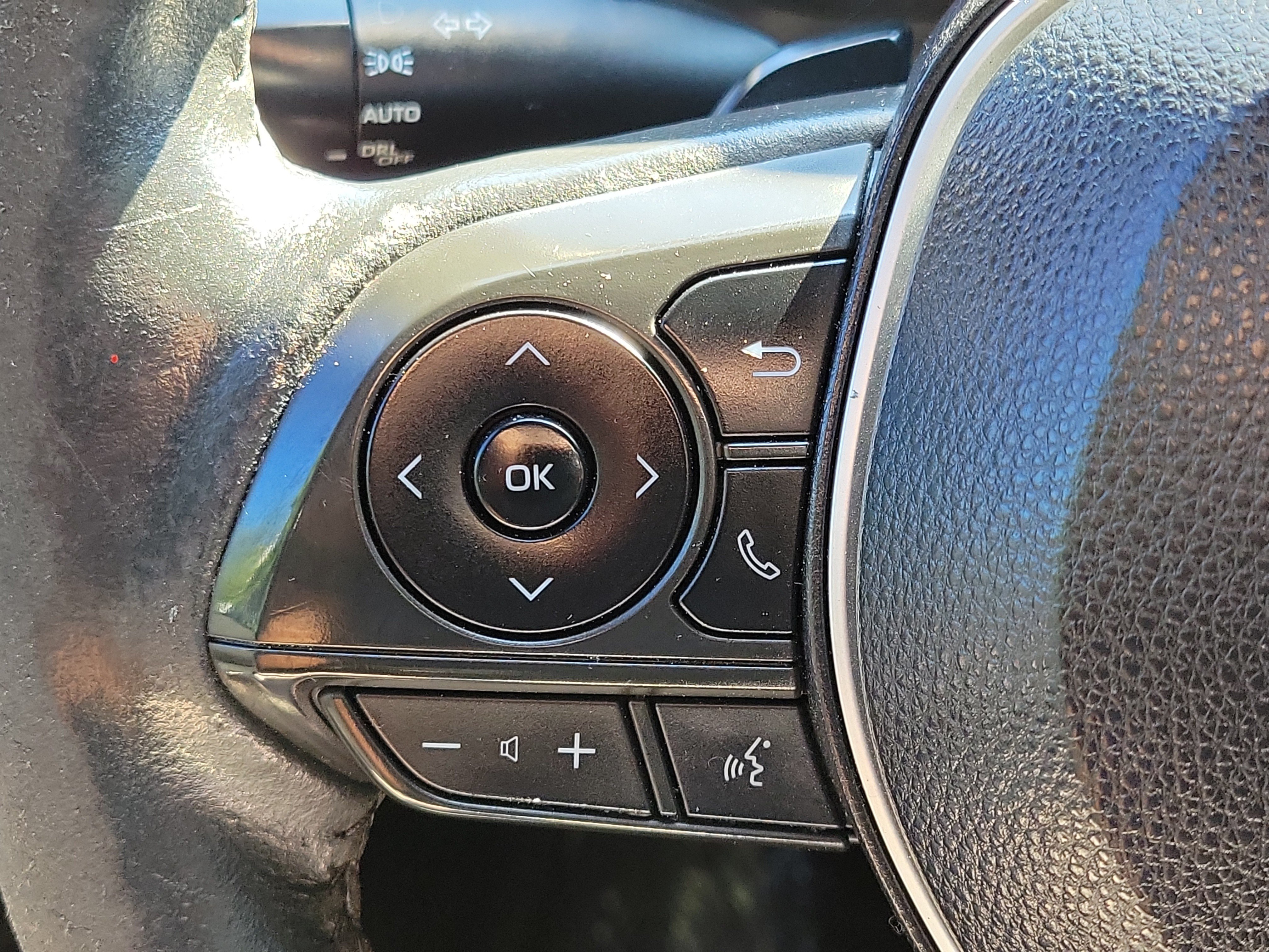 Used 2020 Toyota Corolla SE FWD image 25