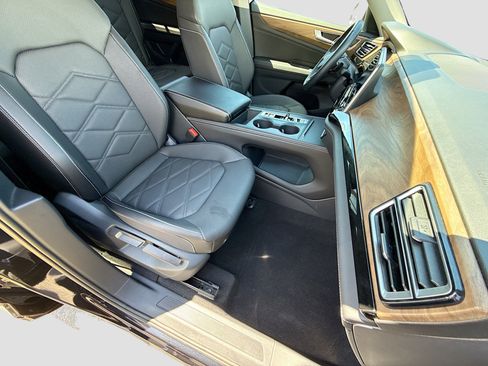 Used 2025 Volkswagen Atlas SE FWD image 14