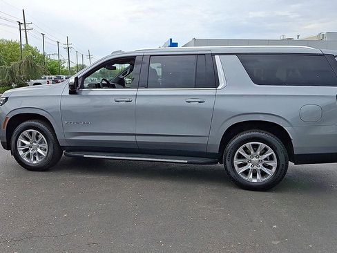 Certified 2025 Chevrolet Suburban Premier w/ Sun And Tow Package AWD/4WD image 8