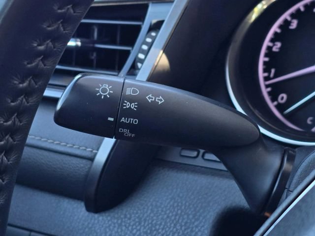 Used 2020 Toyota Camry SE w/ Moonroof Package AWD/4WD image 28