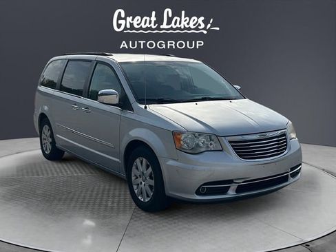Used 2012 Chrysler Town & Country Touring-L w/ Entertainment Group #2 FWD image 7