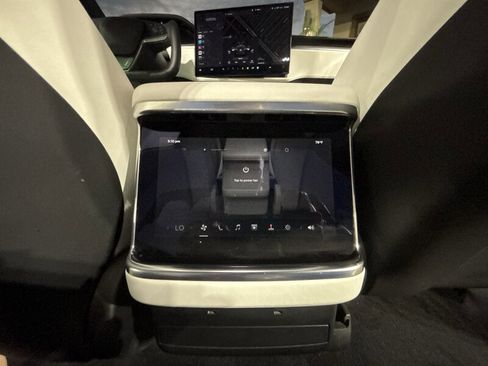 Used 2022 Tesla Model X image 24