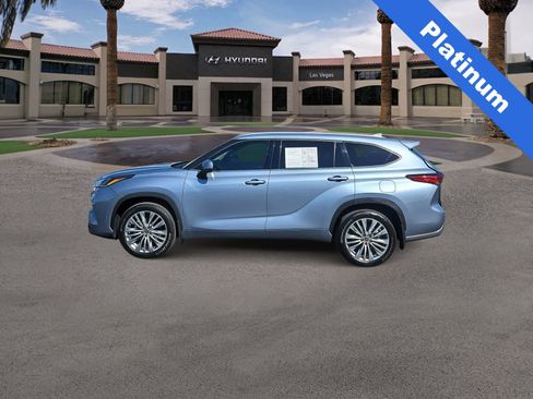 Used 2023 Toyota Highlander Platinum FWD image 5