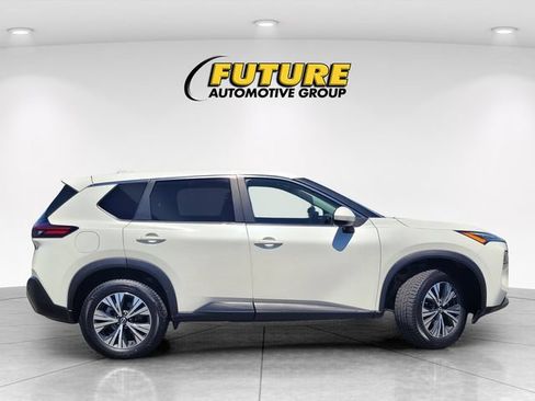 Certified 2023 Nissan Rogue SV FWD image 3