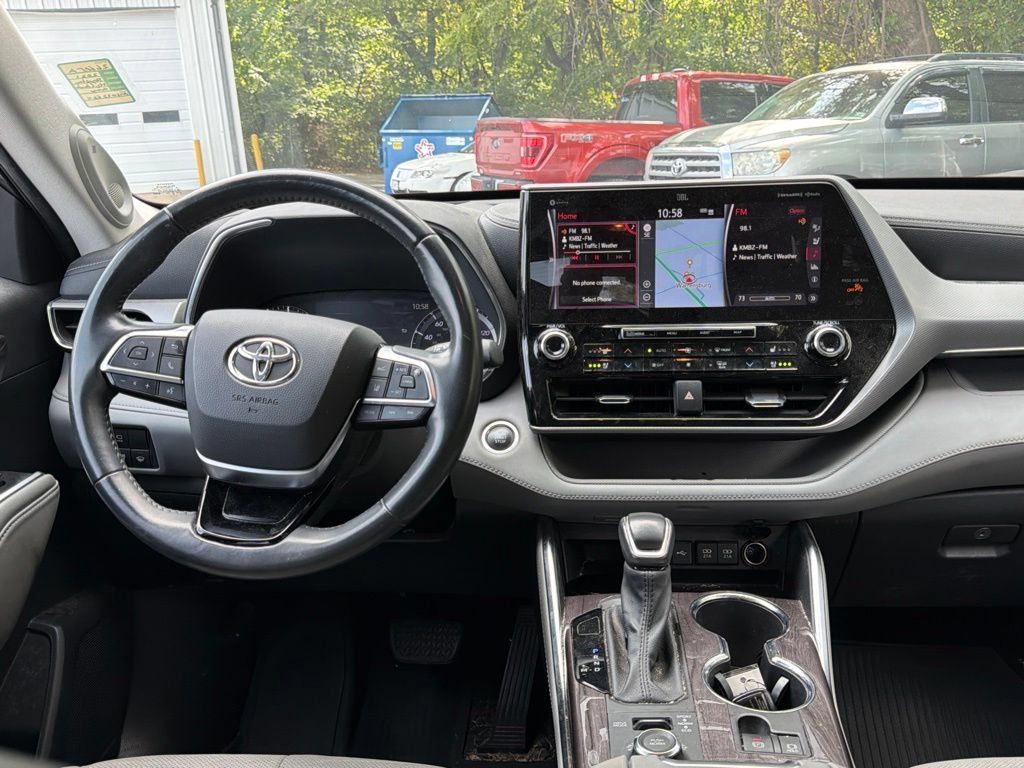 Used 2021 Toyota Highlander Platinum AWD/4WD image 23