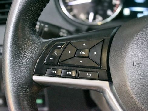 Used 2017 Nissan Rogue SV AWD/4WD image 15