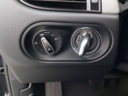 Certified 2025 Porsche Macan image 27