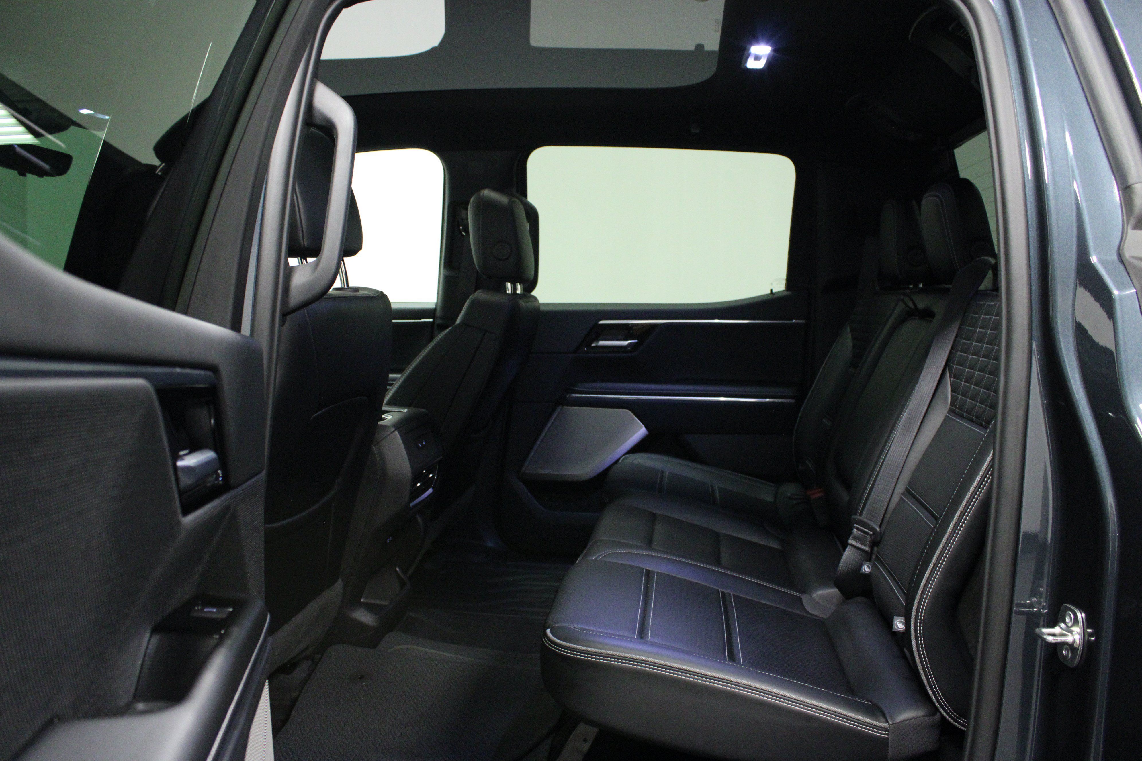 Used 2025 GMC Sierra EV Denali AWD/4WD image 13