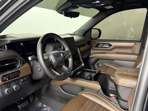 Used 2025 GMC Yukon XL Denali Ultimate AWD/4WD image 4