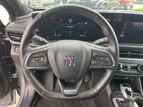 Used 2025 Buick Envista Preferred w/ Convenience I Package FWD image 16