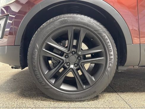 Used 2016 Ford Explorer XLT w/ Equipment Group 202A image 3