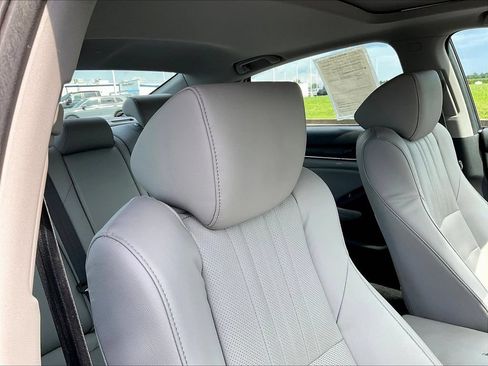 Used 2018 Honda Accord Touring image 25