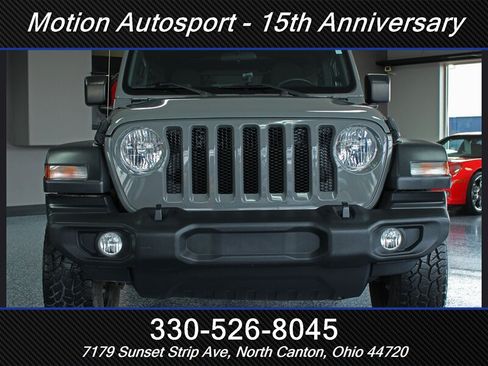 Used 2018 Jeep Wrangler Unlimited Sport AWD/4WD image 3