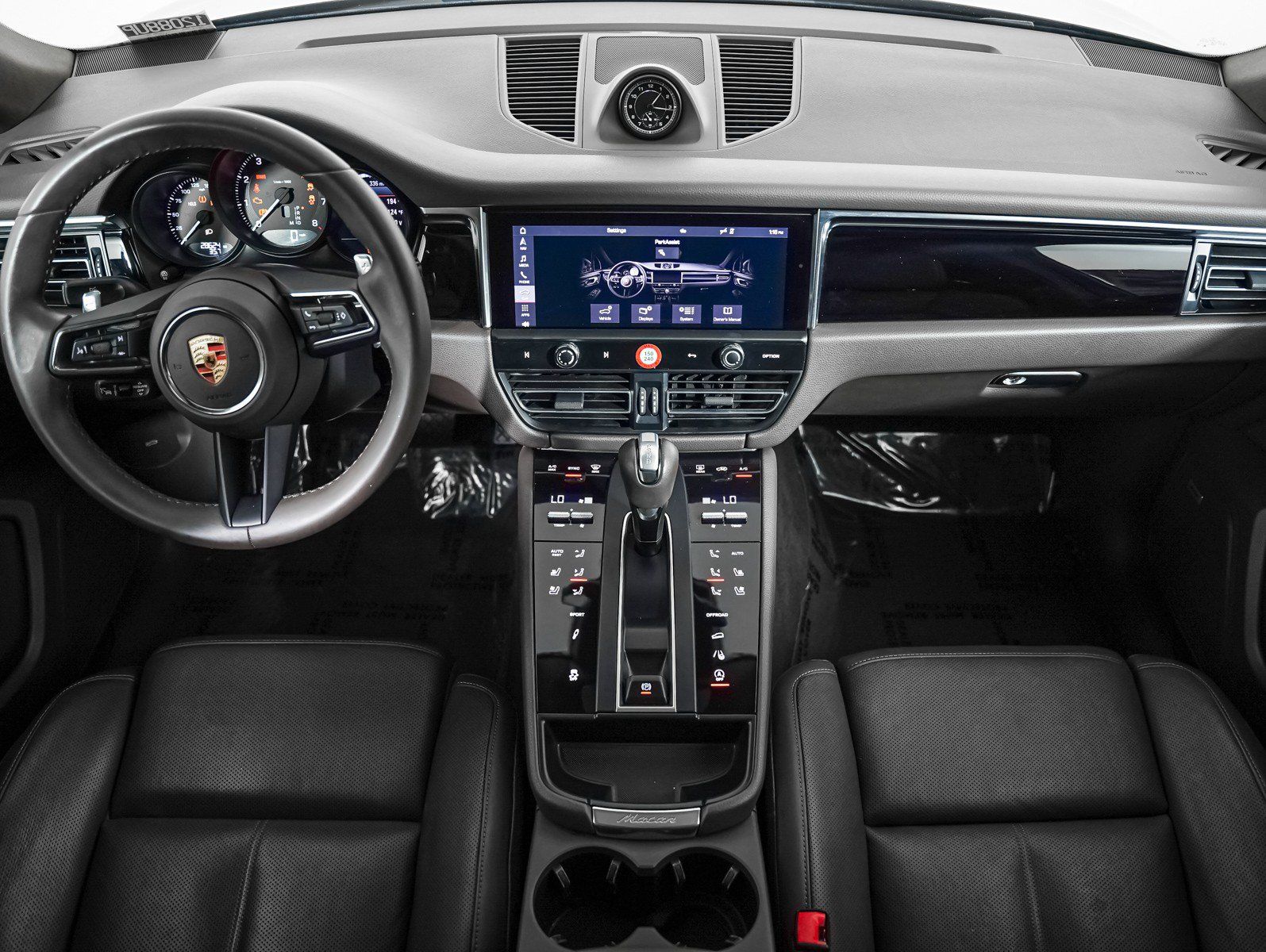 Certified 2024 Porsche Macan AWD/4WD image 16