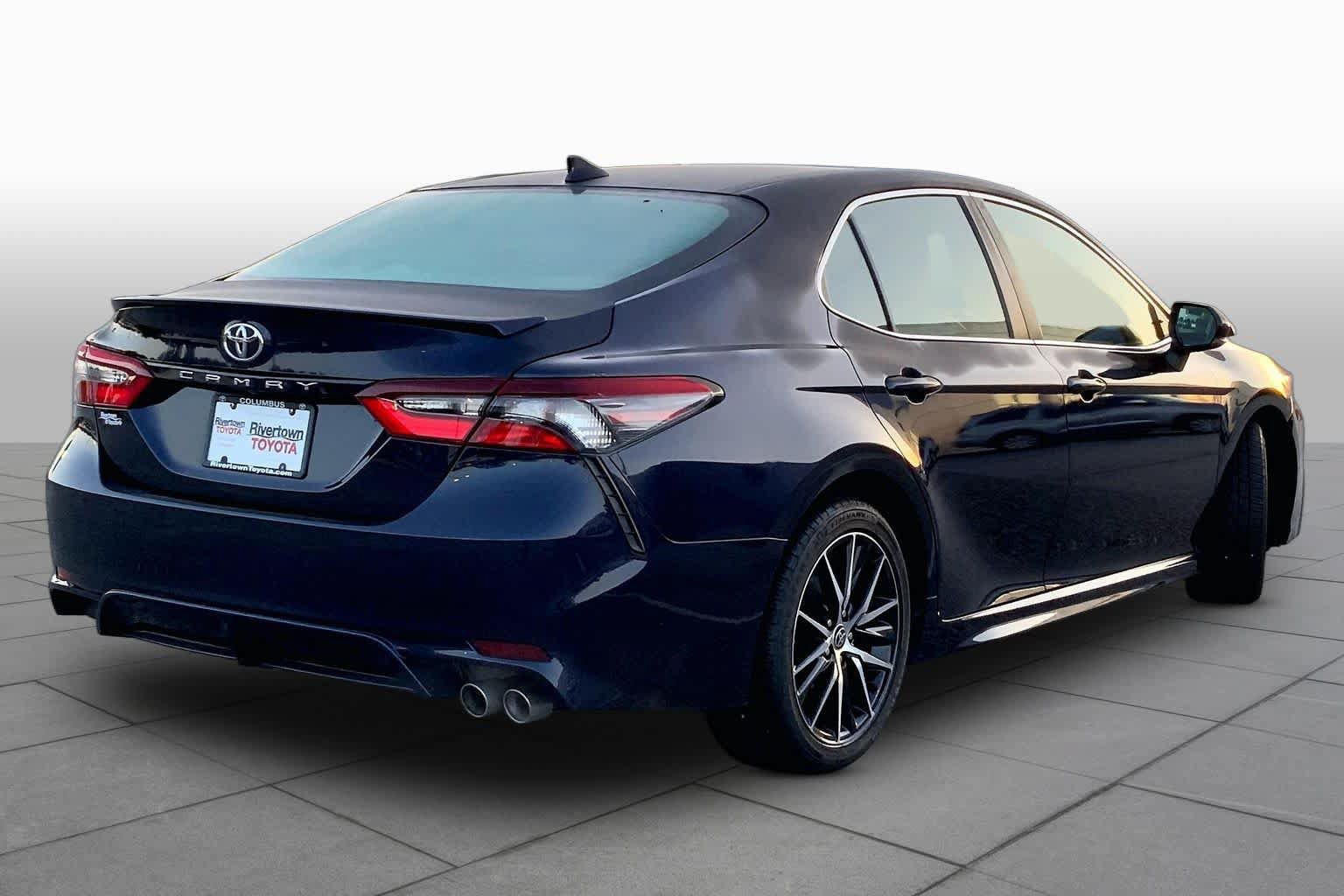 Used 2022 Toyota Camry SE w/ Convenience Package FWD image 12