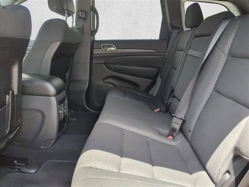 Used 2019 Jeep Grand Cherokee Laredo RWD image 18