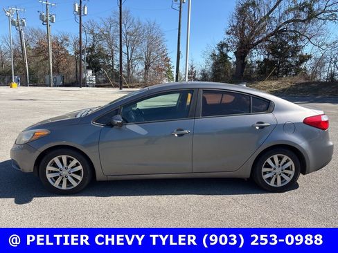 Used 2016 Kia Forte LX w/ LX Popular Plus Package image 4