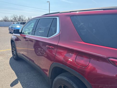 Used 2020 Chevrolet Traverse LT image 14