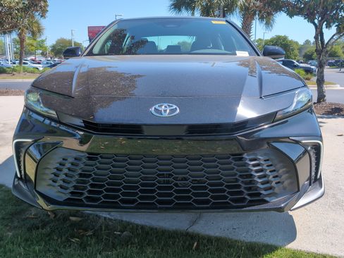 Used 2026 Toyota Camry SE image 3