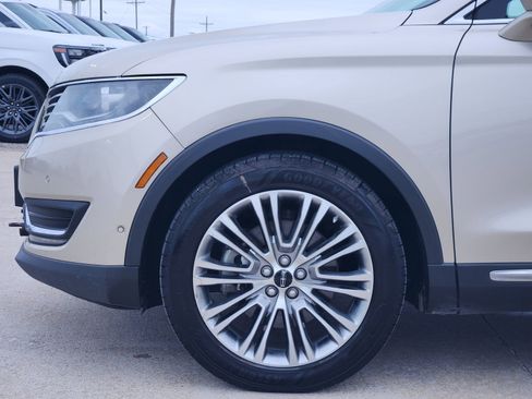 Used 2017 Lincoln MKX Reserve w/ Driver Assistance Package AWD/4WD image 9