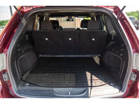 Used 2018 Jeep Grand Cherokee Laredo AWD/4WD image 27