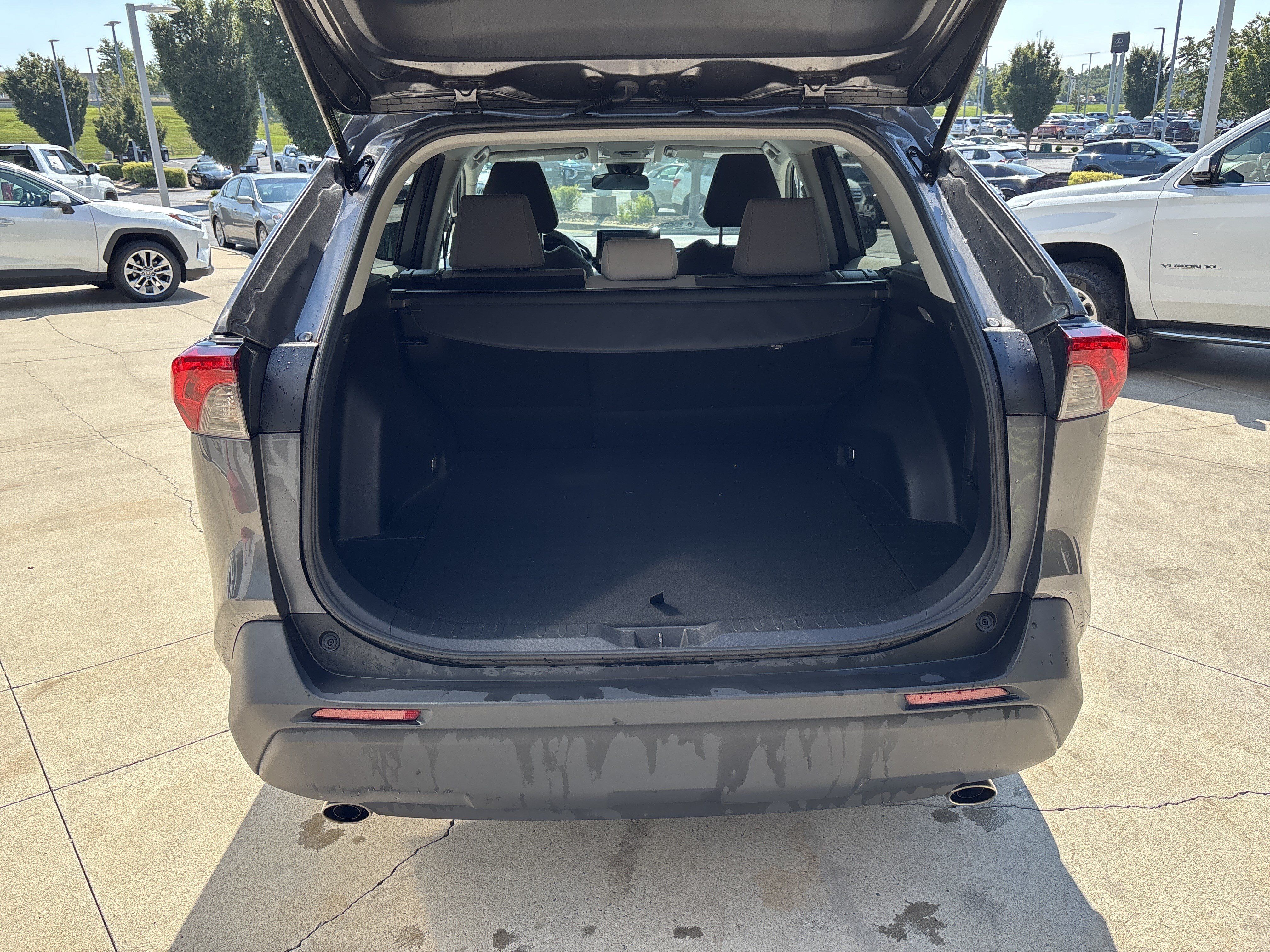 Used 2021 Toyota RAV4 XLE AWD/4WD image 29