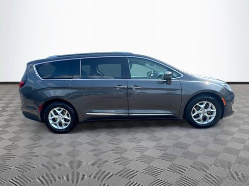 Used 2020 Chrysler Pacifica Touring-L Plus w/ Tire & Wheel Group FWD image 32