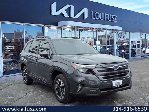 Used 2025 Subaru Forester Premium image 1