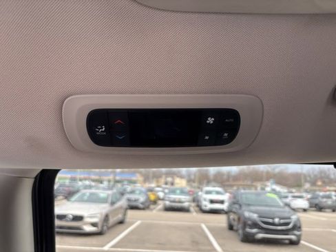 Used 2017 Chrysler Pacifica Touring-L Plus w/ Tire & Wheel Group image 20