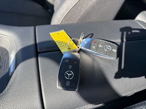 Used 2024 Mercedes-Benz GLE 450 4MATIC image 35