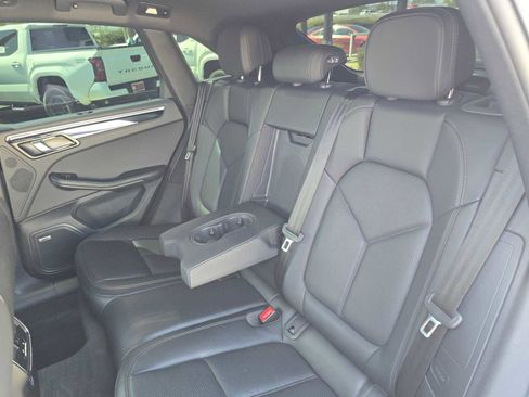 Used 2024 Porsche Macan AWD/4WD image 17